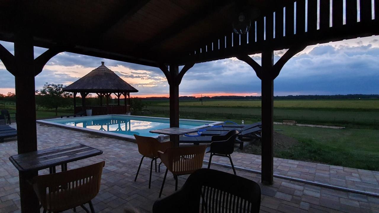 Tisza White House Bed and Breakfast Tiszaszolos Buitenkant foto