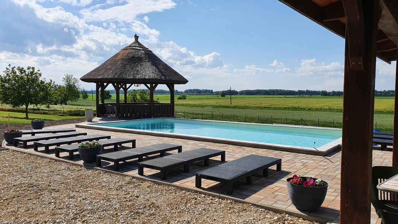 Tisza White House Bed and Breakfast Tiszaszolos Buitenkant foto