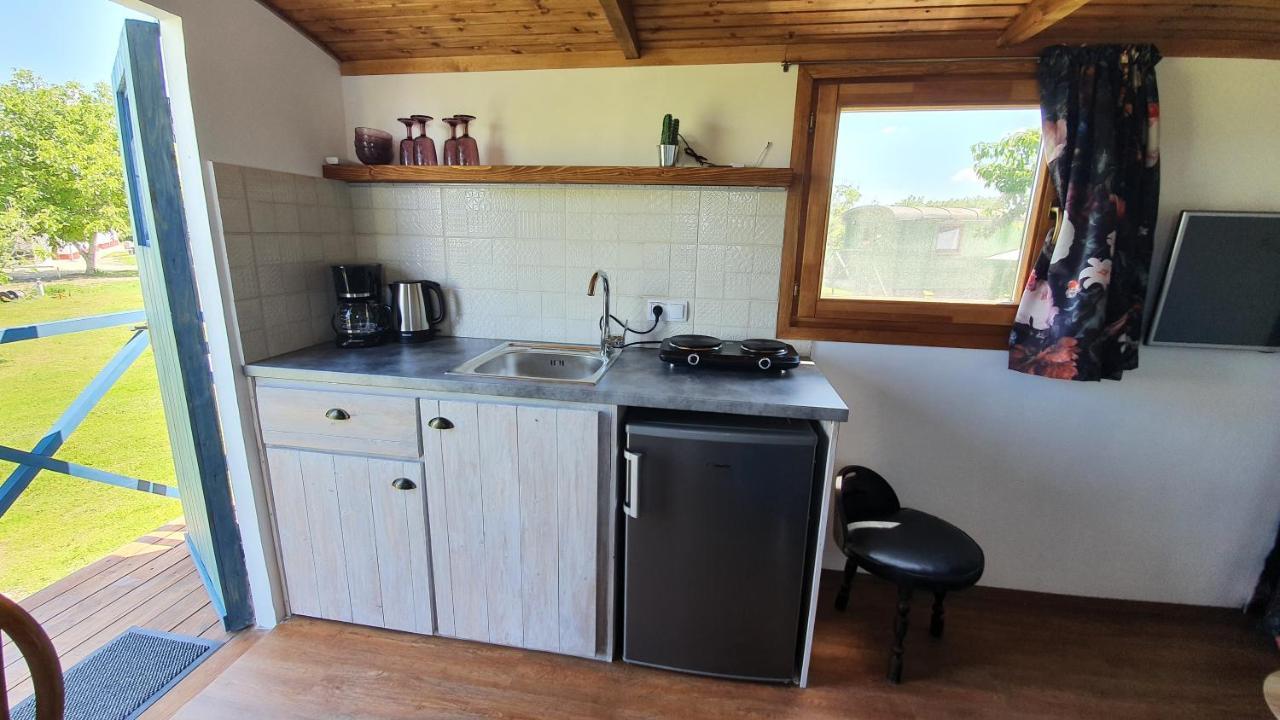 Tisza White House Bed and Breakfast Tiszaszolos Buitenkant foto