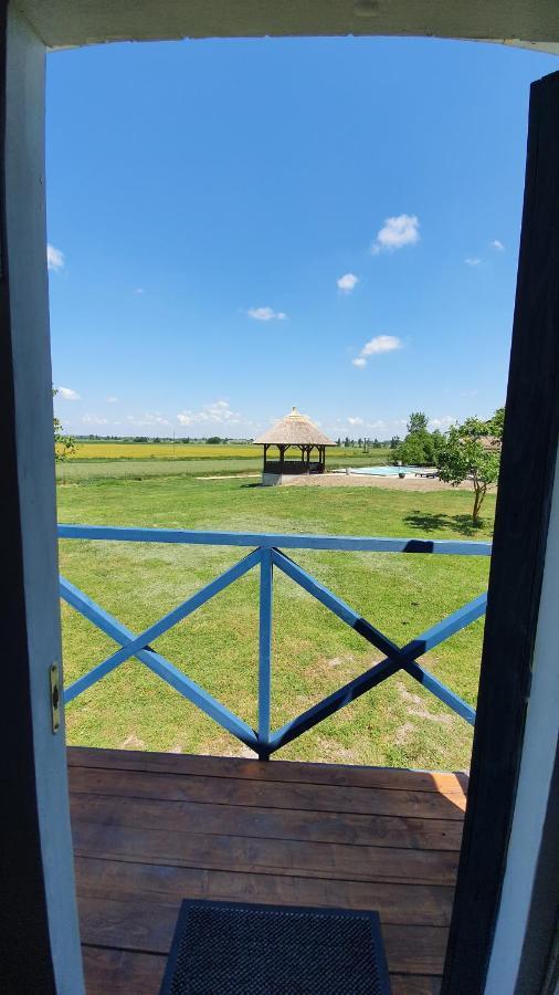 Tisza White House Bed and Breakfast Tiszaszolos Buitenkant foto