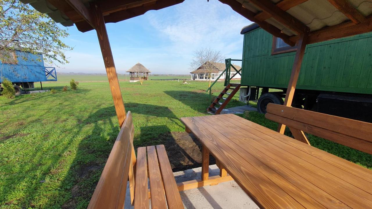 Tisza White House Bed and Breakfast Tiszaszolos Buitenkant foto