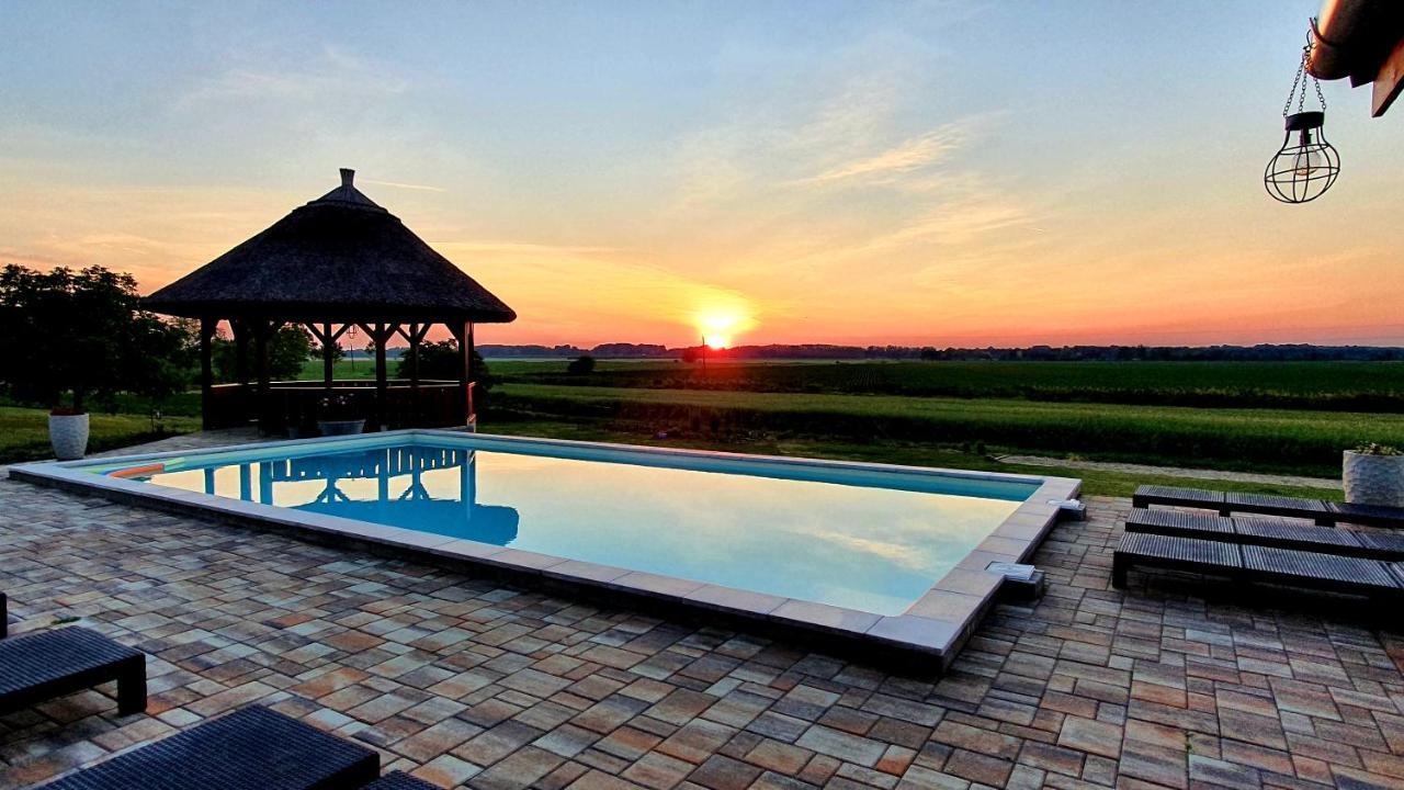 Tisza White House Bed and Breakfast Tiszaszolos Buitenkant foto