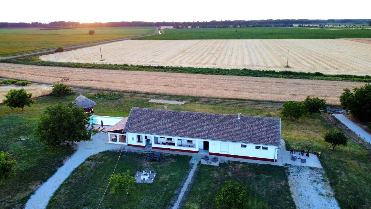 Tisza White House Bed and Breakfast Tiszaszolos Buitenkant foto