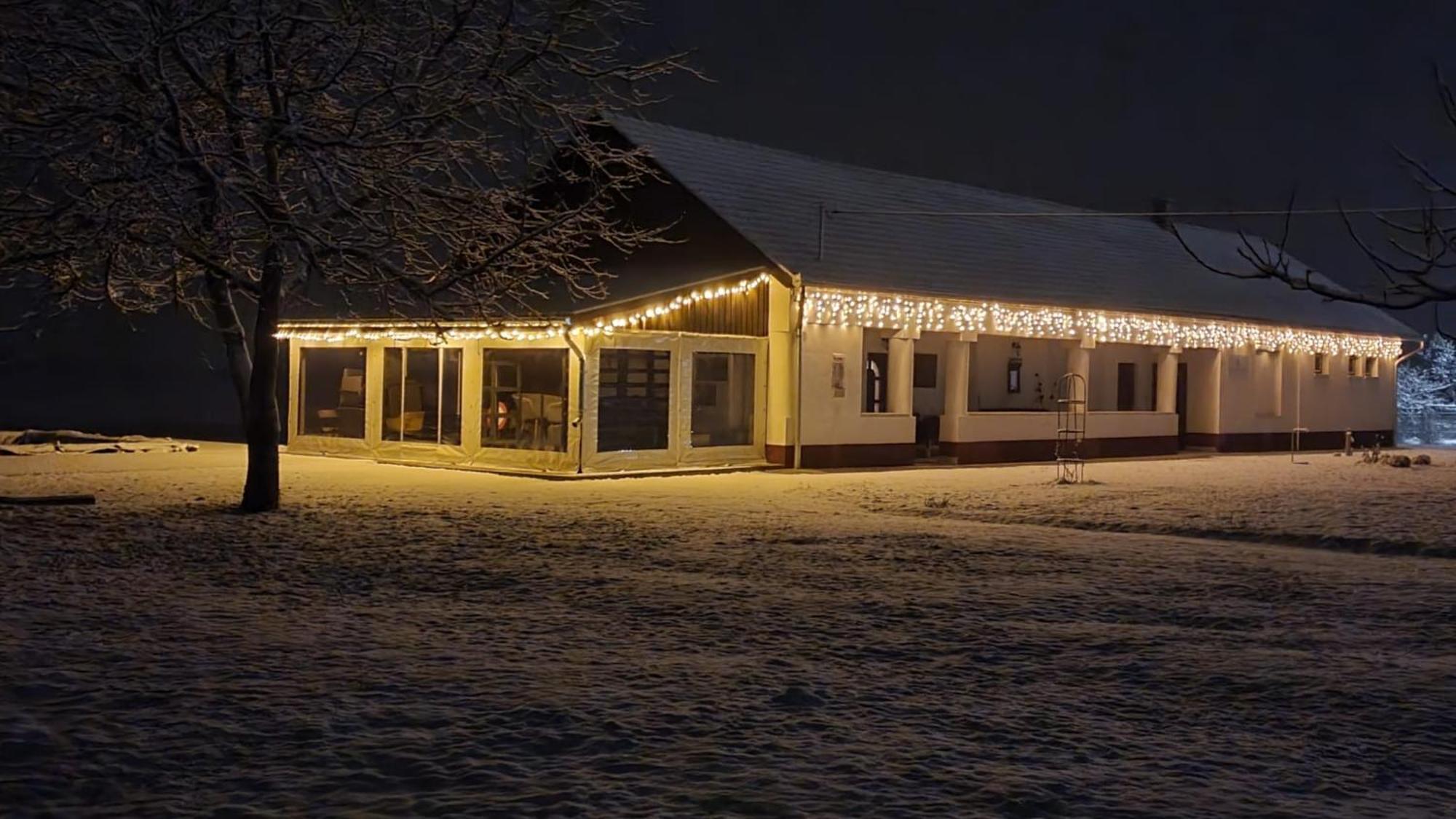 Tisza White House Bed and Breakfast Tiszaszolos Buitenkant foto