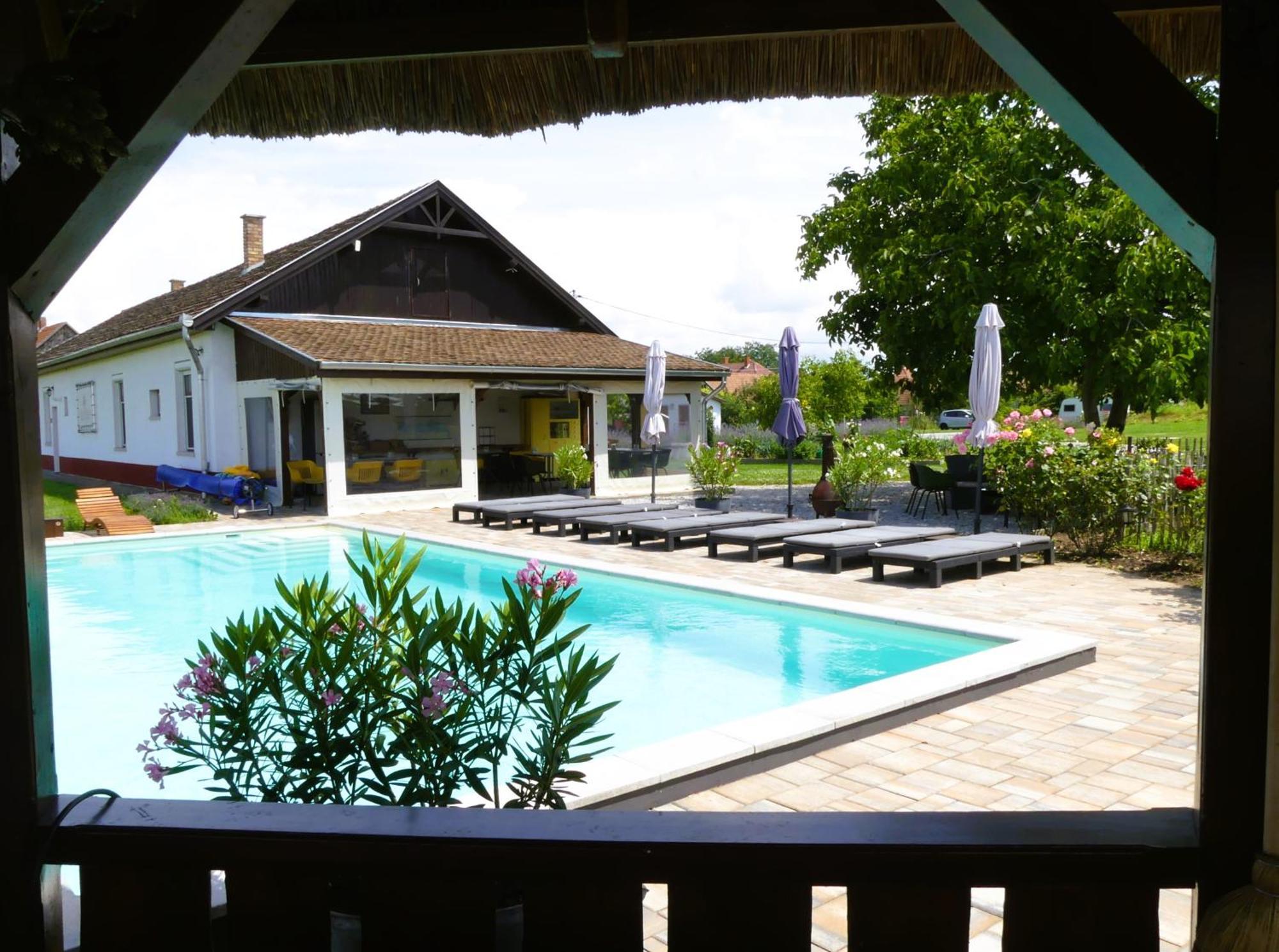 Tisza White House Bed and Breakfast Tiszaszolos Buitenkant foto